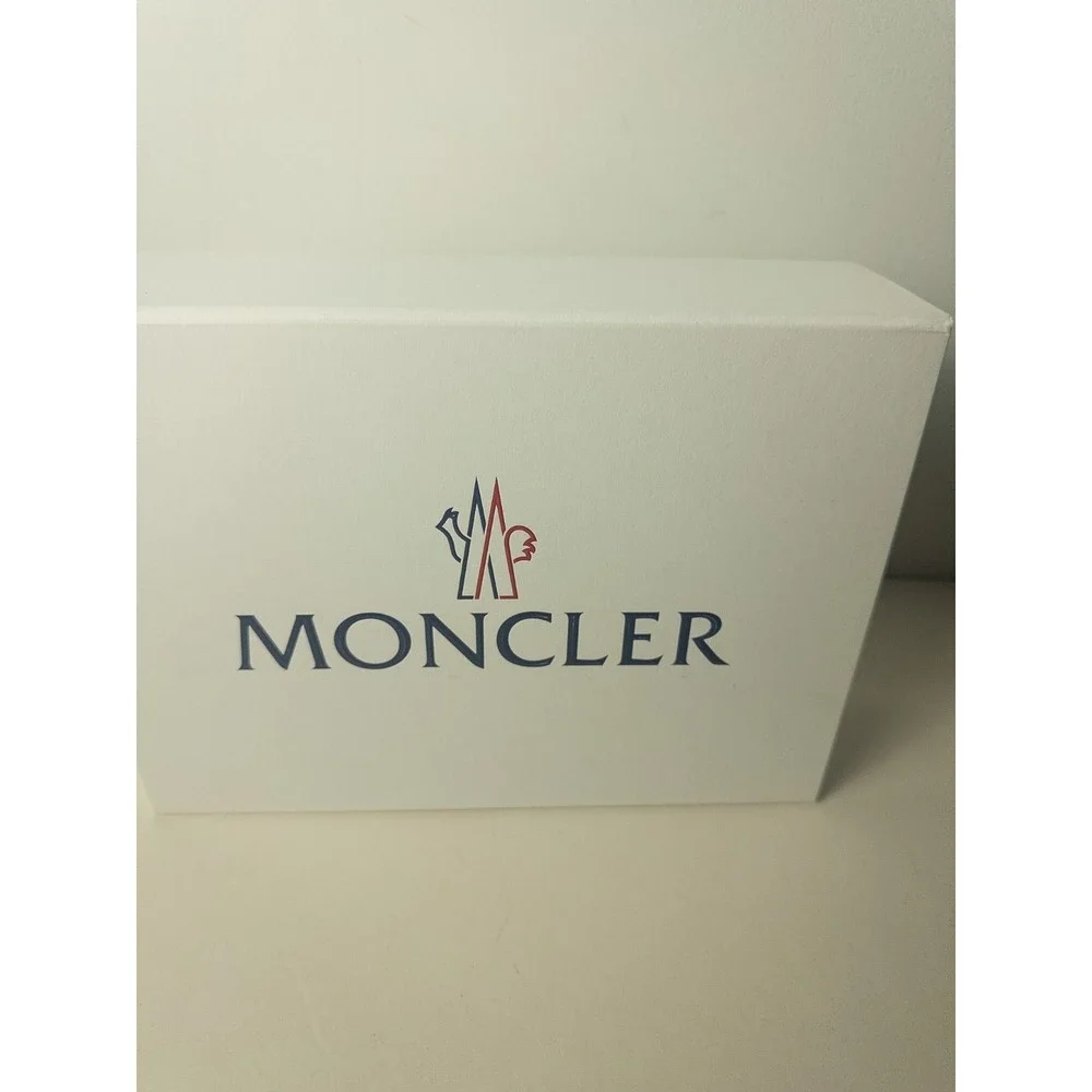 Moncler Empty Gift Box White Magnetic Closure Logo Luxury Designer Packaging